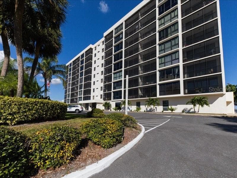 7100 SUNSHINE SKYWAY LANE — photo 9 of 60