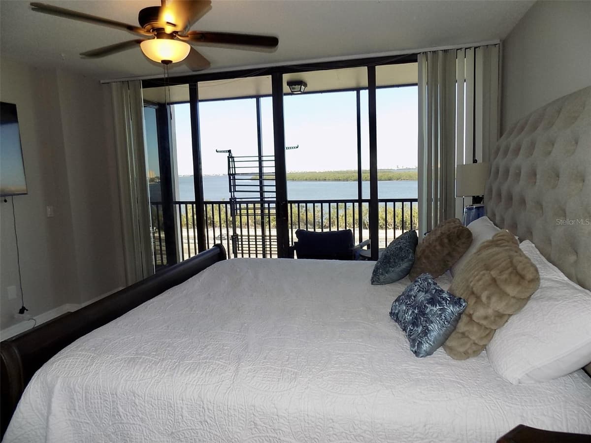 7100 SUNSHINE SKYWAY LANE — photo 23 of 60