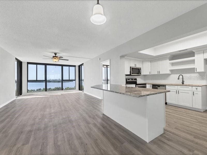 7100 SUNSHINE SKYWAY LANE — photo 15 of 60