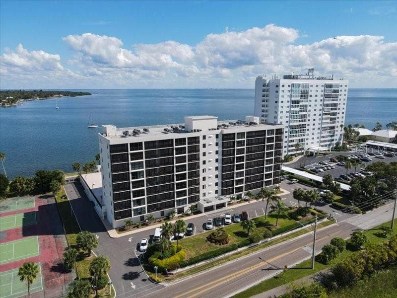7100 SUNSHINE SKYWAY LANE — photo 5 of 60