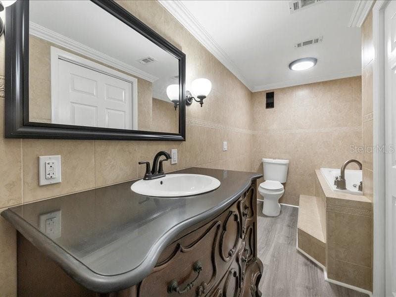 7100 SUNSHINE SKYWAY LANE — photo 34 of 60
