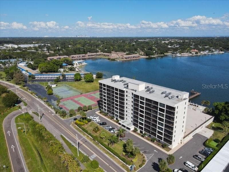 7100 SUNSHINE SKYWAY LANE — photo 4 of 60