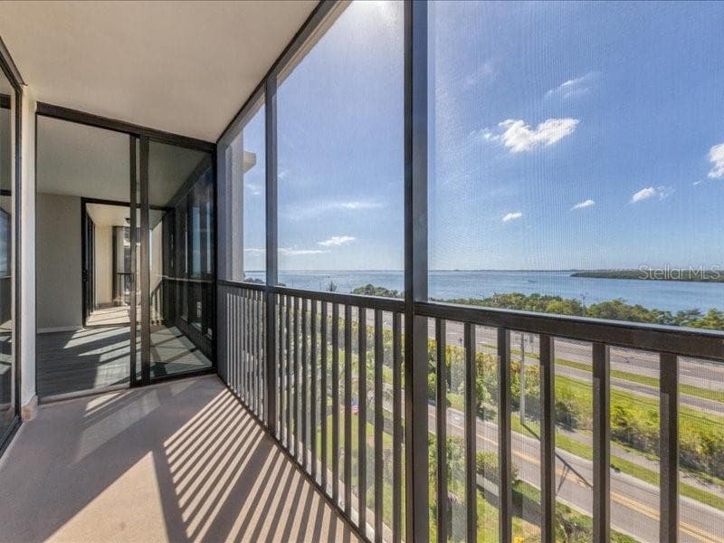 7100 SUNSHINE SKYWAY LANE — photo 29 of 60