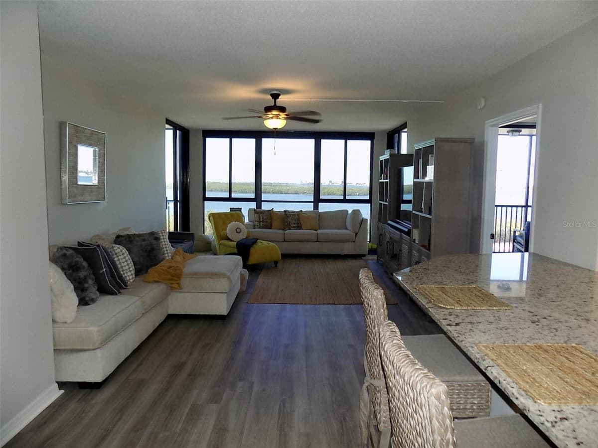 7100 SUNSHINE SKYWAY LANE — photo 25 of 60