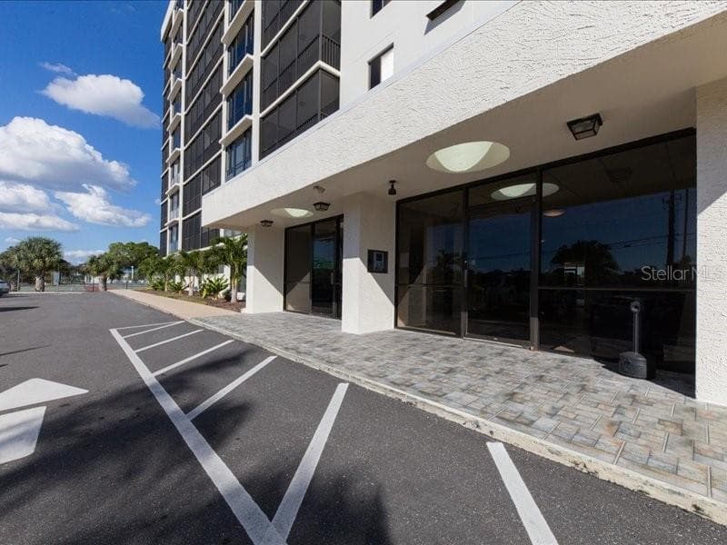 7100 SUNSHINE SKYWAY LANE — photo 11 of 60