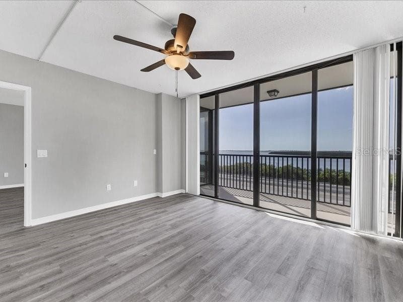 7100 SUNSHINE SKYWAY LANE — photo 32 of 60