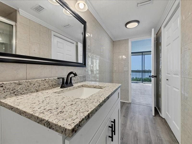 7100 SUNSHINE SKYWAY LANE — photo 38 of 60
