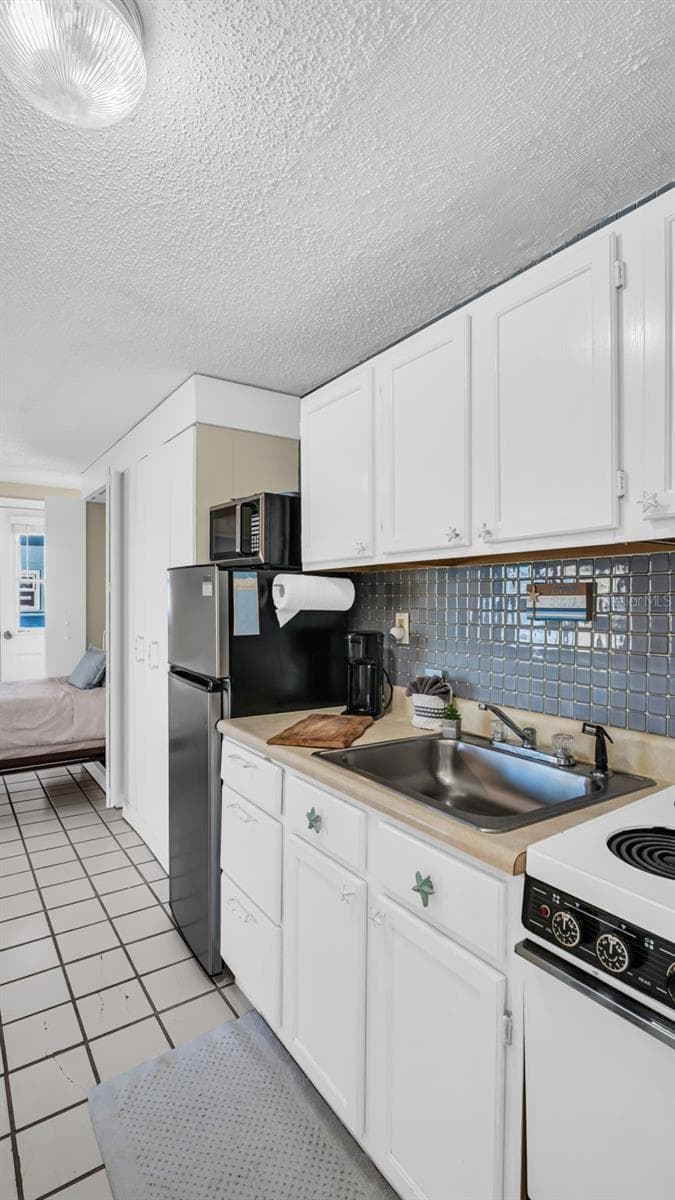 483 SHORE DRIVE — photo 10 of 23