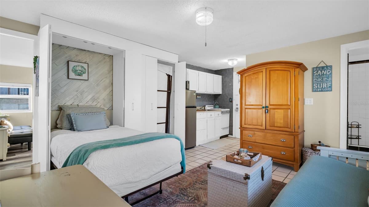 483 SHORE DRIVE — photo 4 of 23