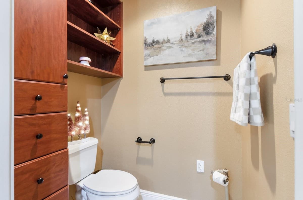 5209 MANORWOOD DRIVE — photo 23 of 53
