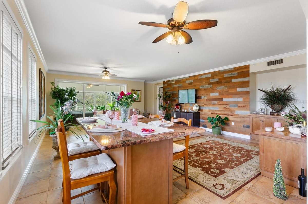 5209 MANORWOOD DRIVE — photo 9 of 53