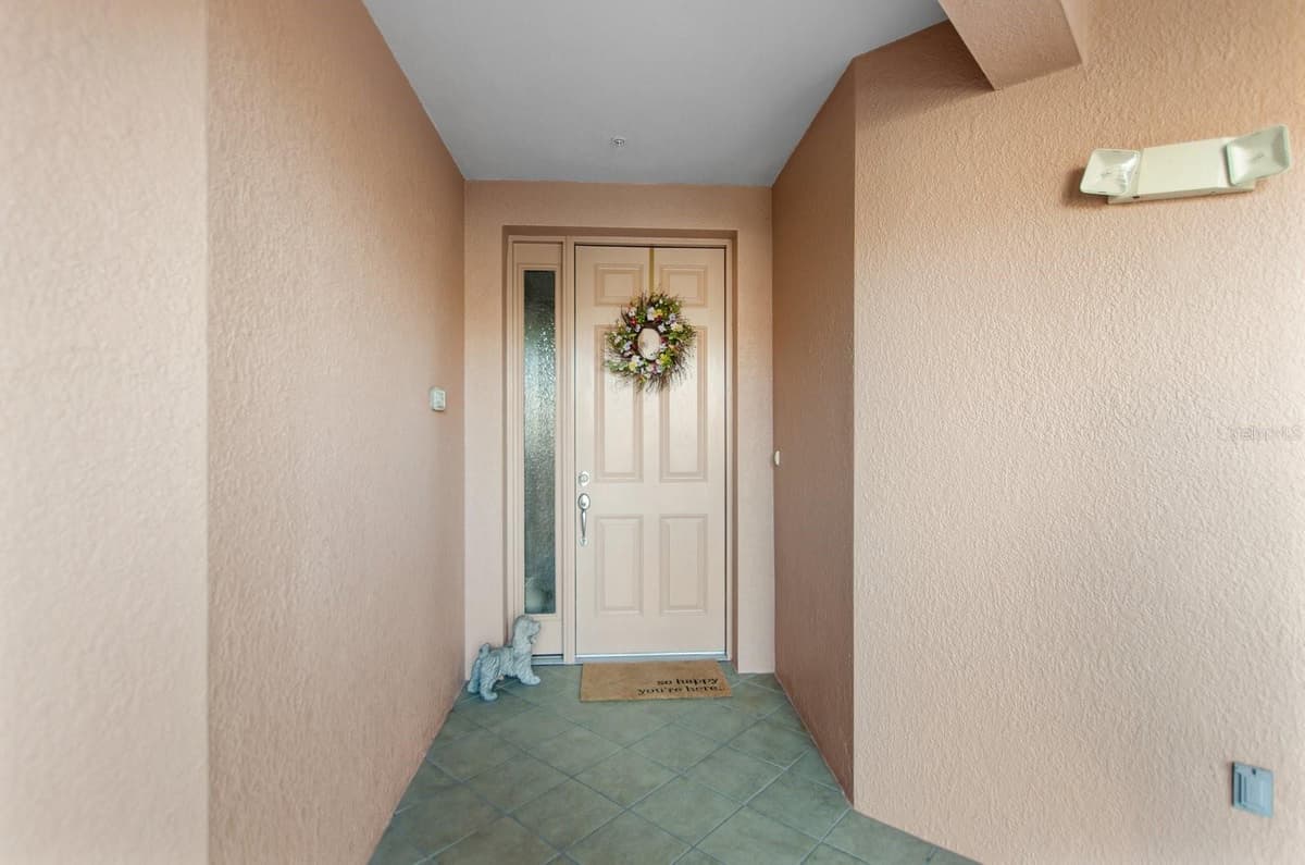 5209 MANORWOOD DRIVE — photo 3 of 53