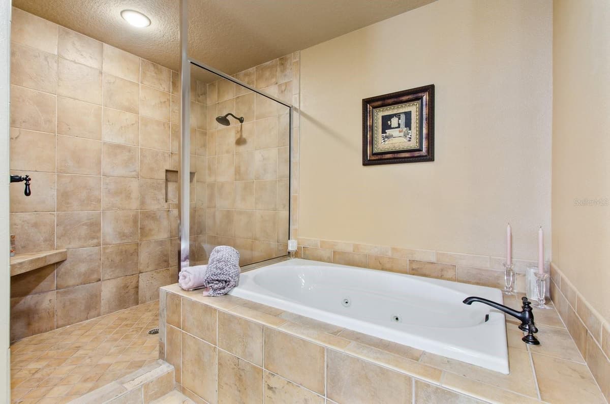 5209 MANORWOOD DRIVE — photo 22 of 53