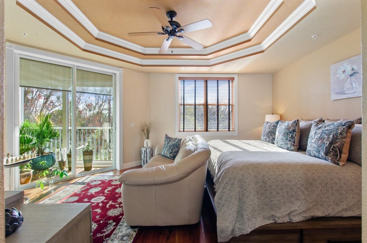 5209 MANORWOOD DRIVE — photo 16 of 53
