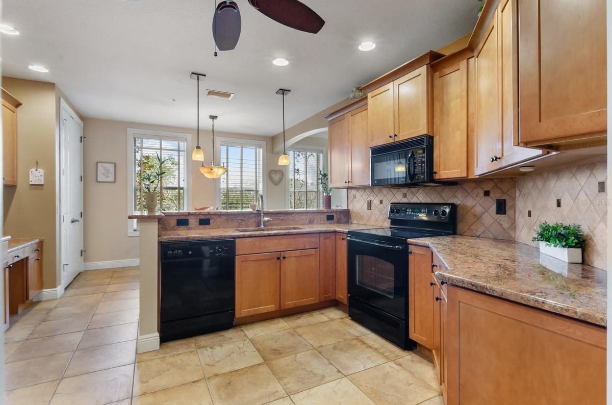 5209 MANORWOOD DRIVE — photo 13 of 53