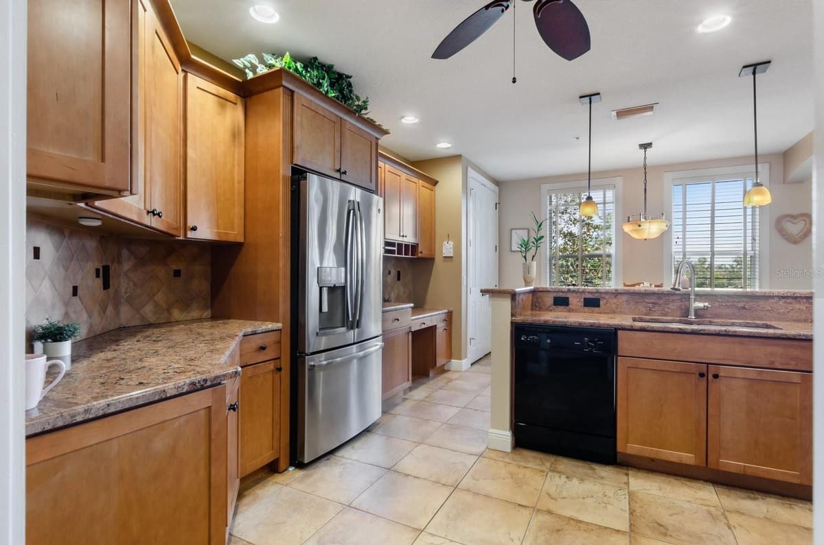 5209 MANORWOOD DRIVE — photo 14 of 53
