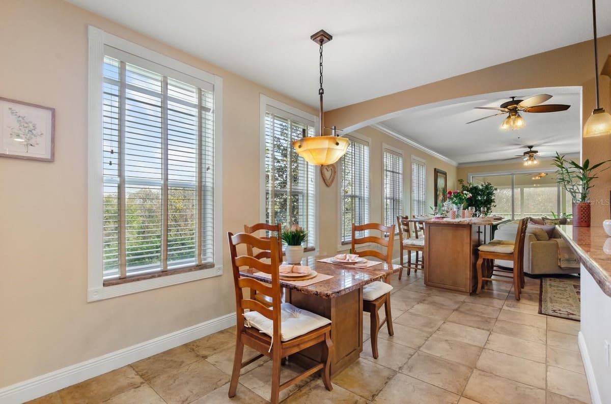 5209 MANORWOOD DRIVE — photo 10 of 53
