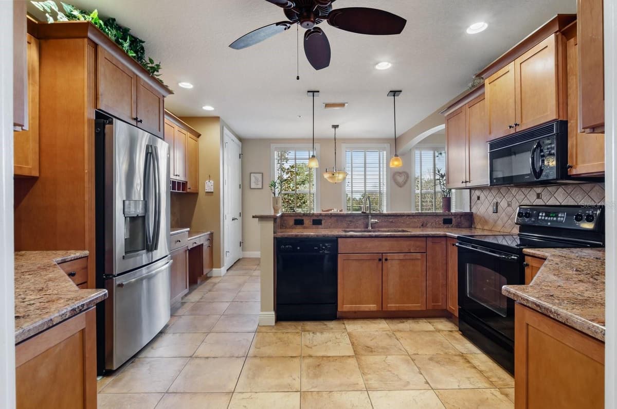 5209 MANORWOOD DRIVE — photo 12 of 53