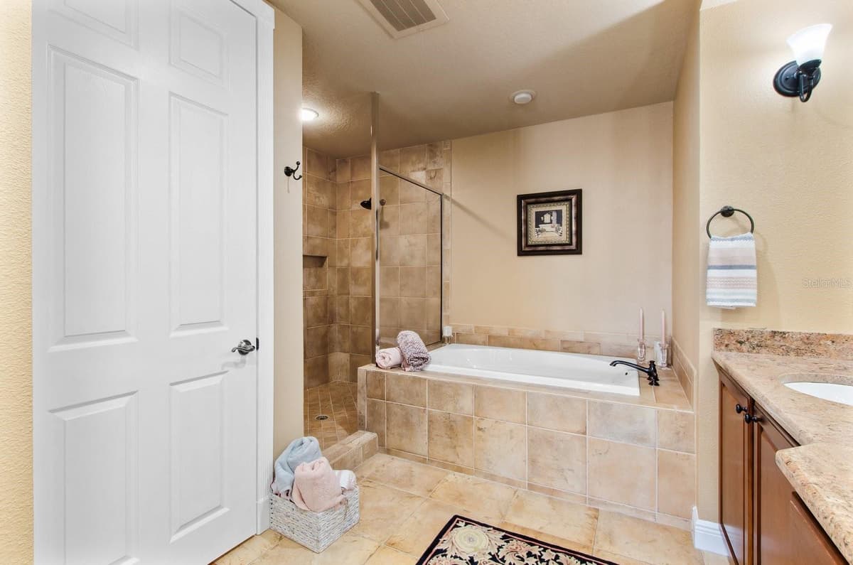 5209 MANORWOOD DRIVE — photo 21 of 53