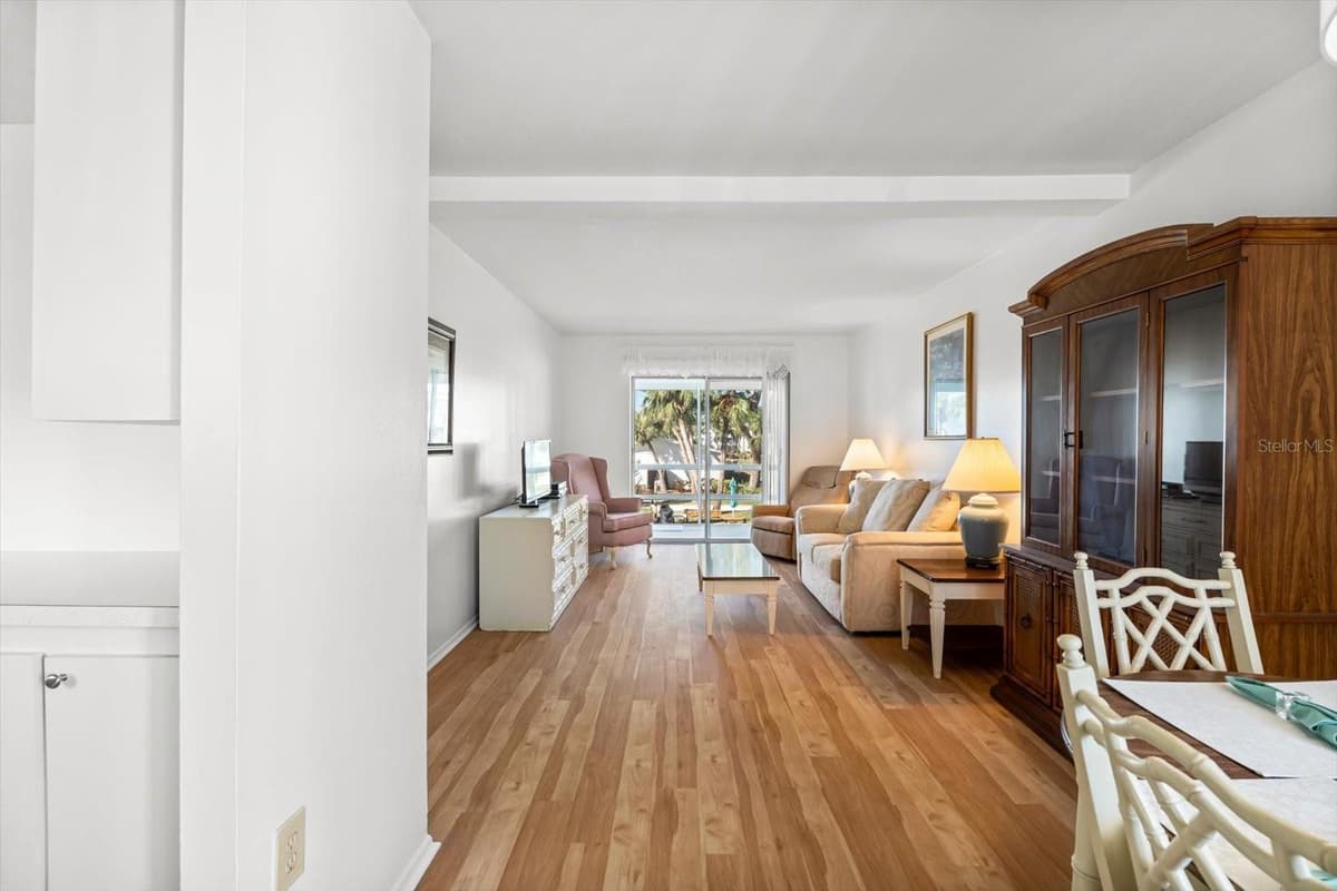 5902 GARDEN LANE — photo 7 of 34