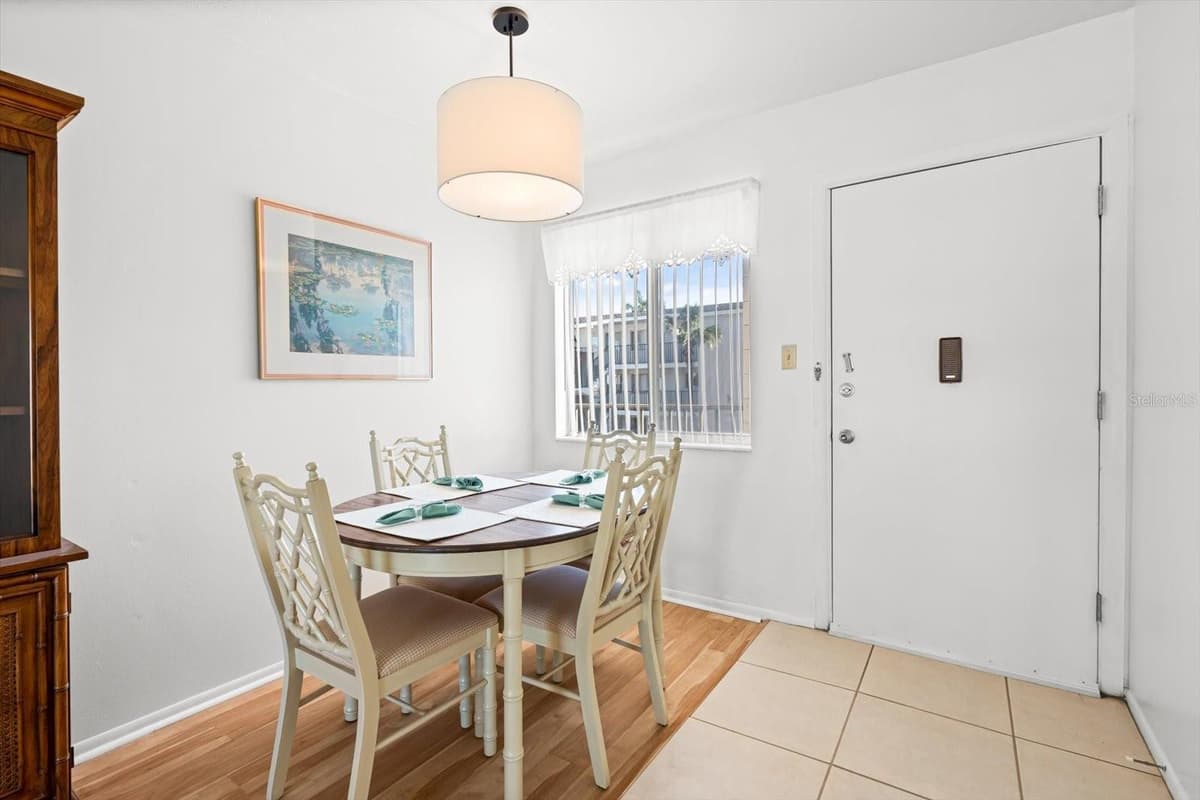 5902 GARDEN LANE — photo 9 of 34