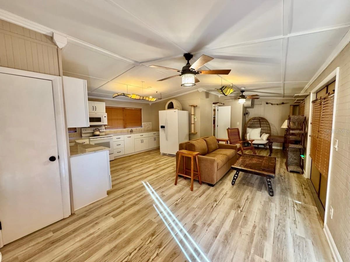 45202 NFS RD 572-B — photo 2 of 50