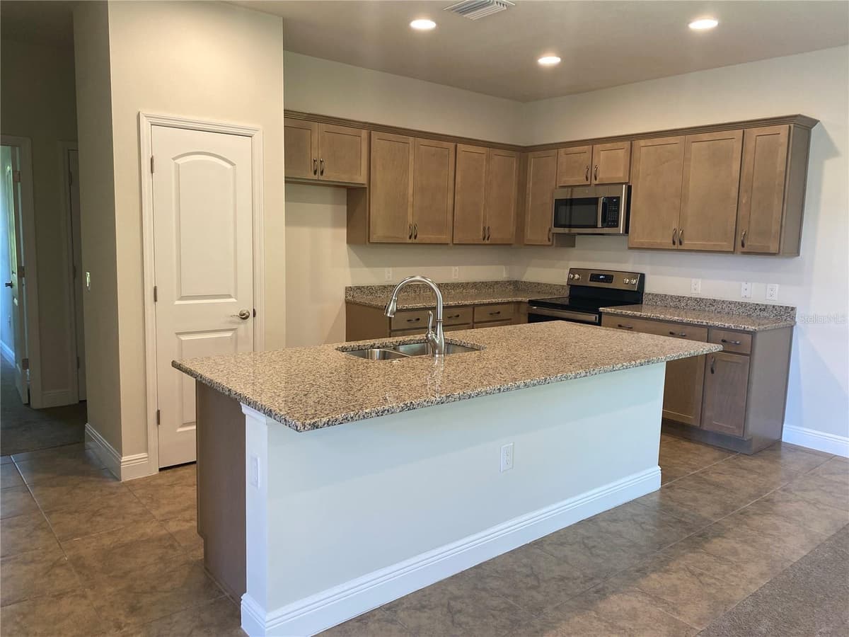 1828 SPANIEL AVENUE — photo 8 of 10