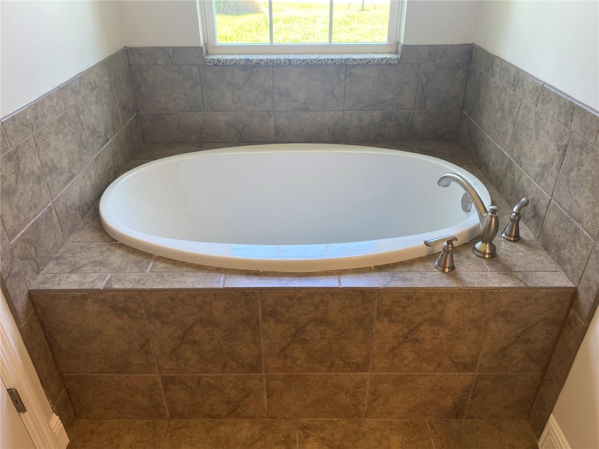 1828 SPANIEL AVENUE — photo 3 of 10