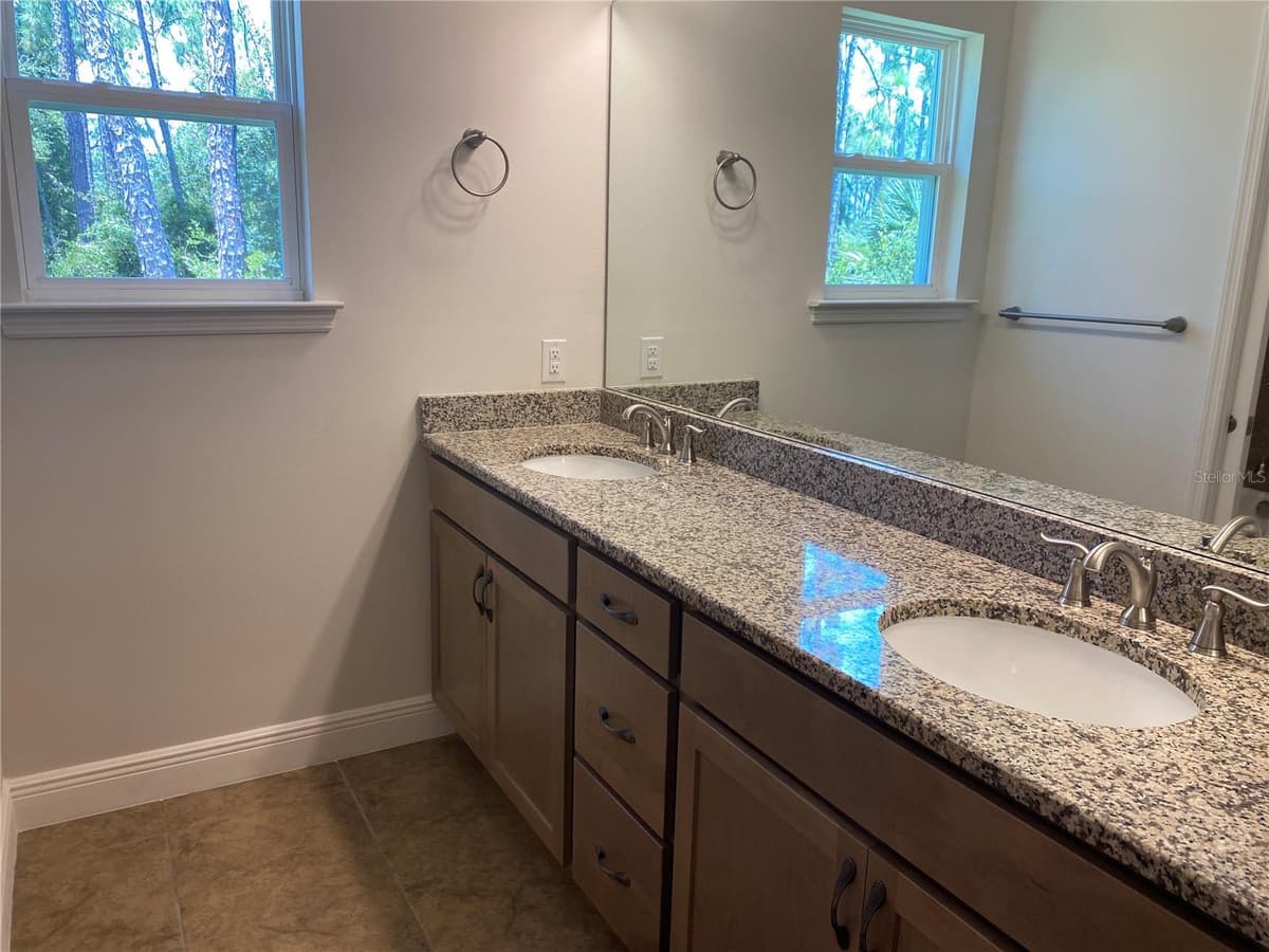 1828 SPANIEL AVENUE — photo 5 of 10