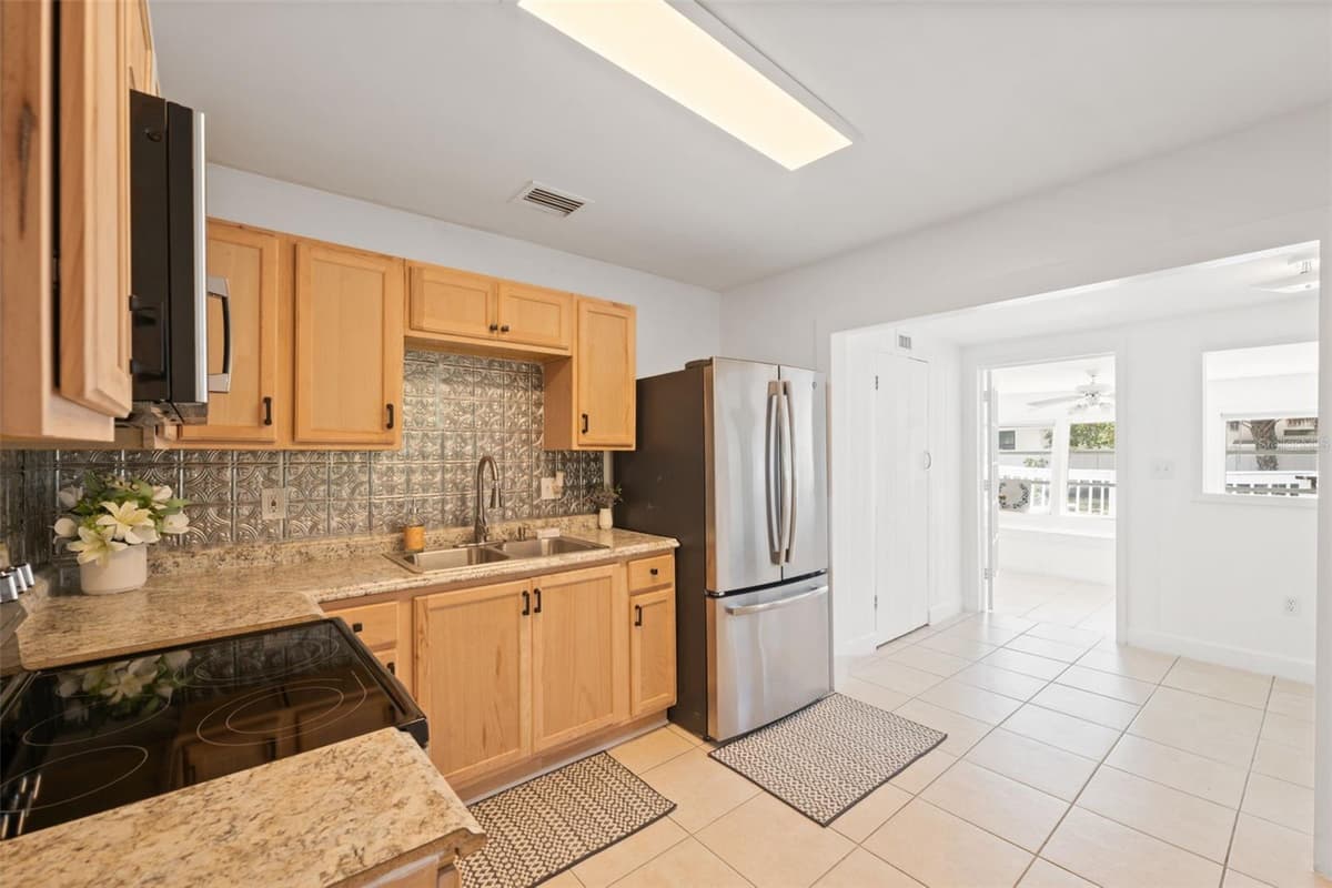 3918 FIG STREET — photo 8 of 36