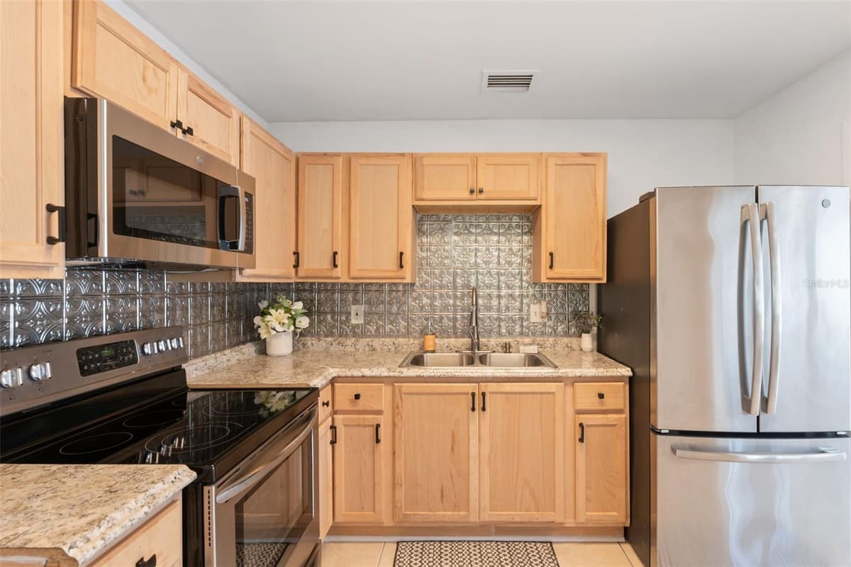 3918 FIG STREET — photo 9 of 36