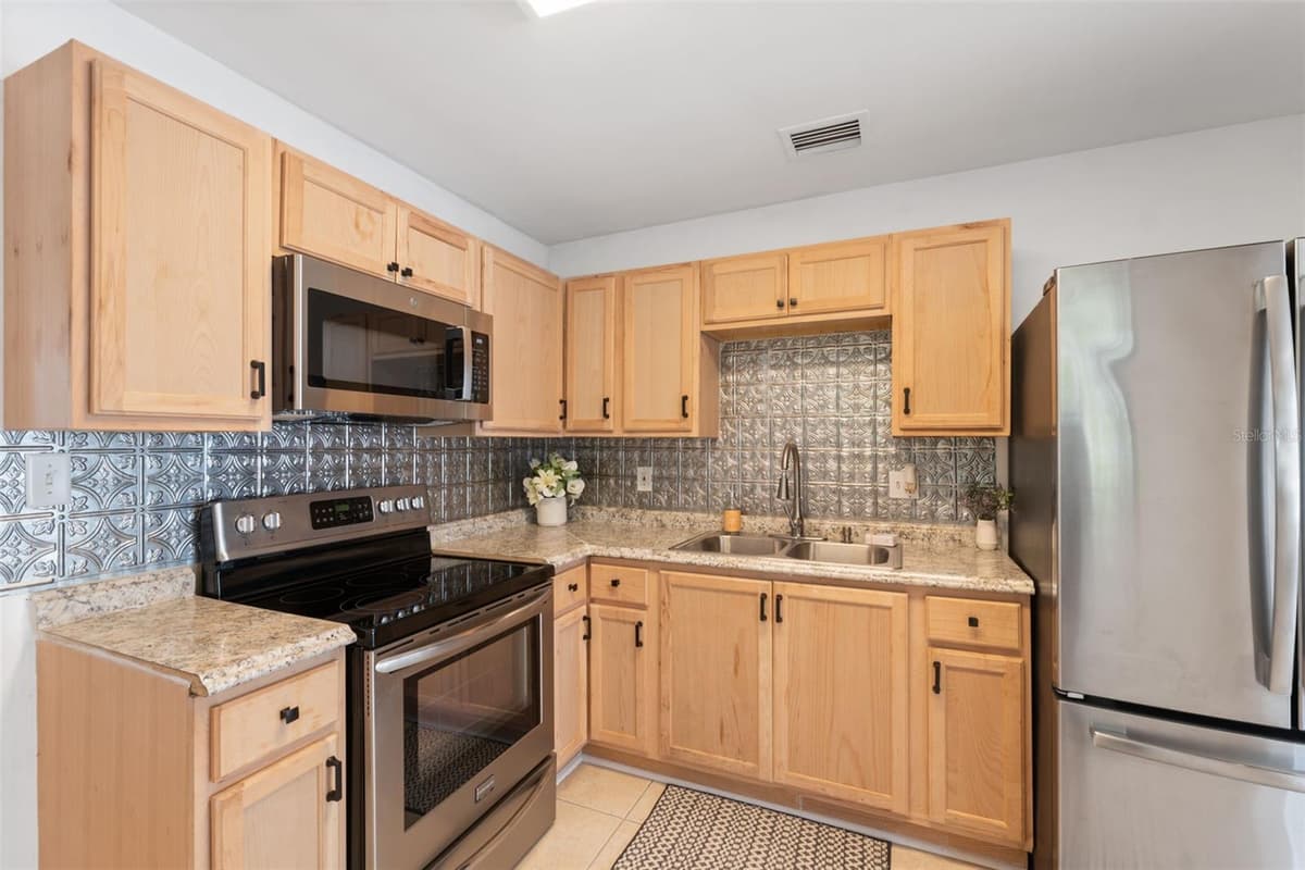3918 FIG STREET — photo 10 of 36