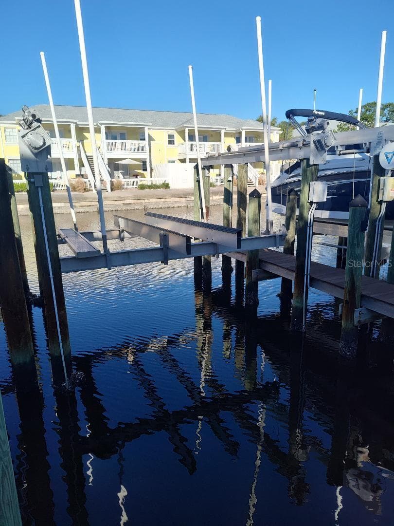 127ss COQUINA KEY DR SE DRIVE — photo 2 of 5
