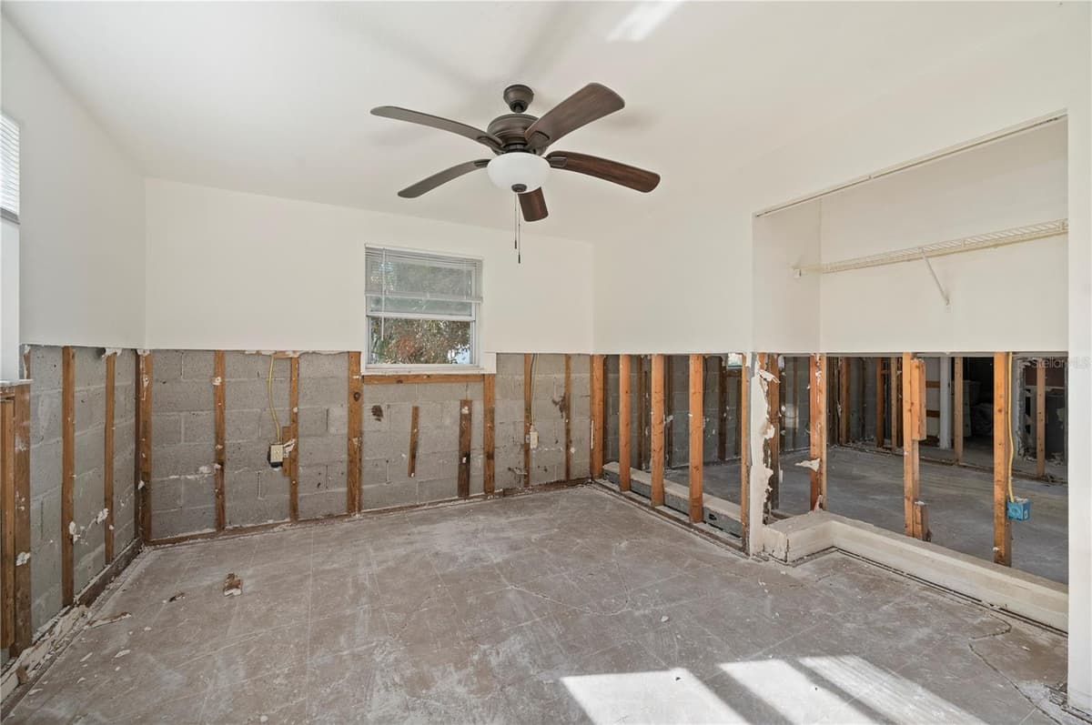 23116 SENECA AVENUE — photo 4 of 28