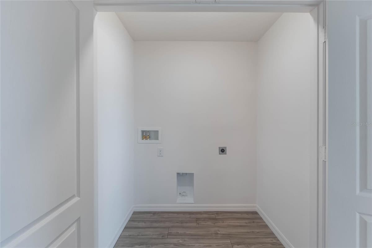 1592 WYNFORD CIRCLE — photo 31 of 52