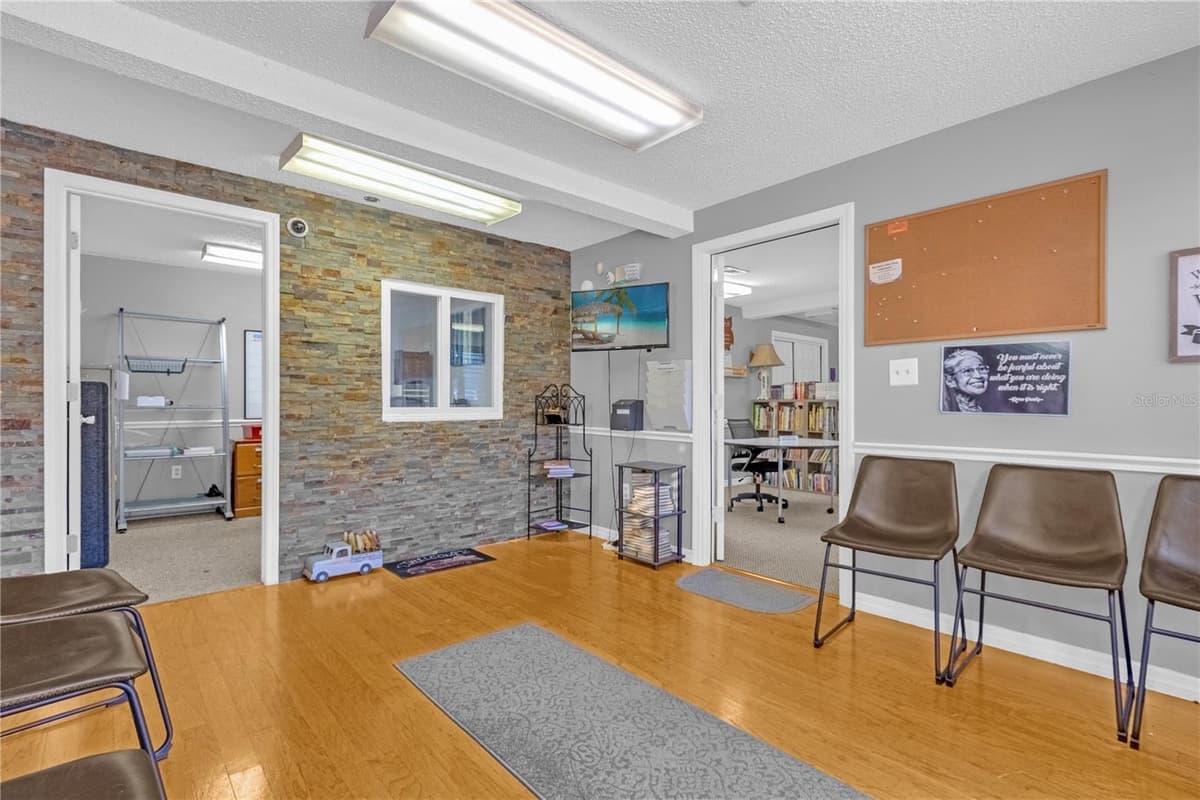 806 25TH STREET — photo 8 of 39