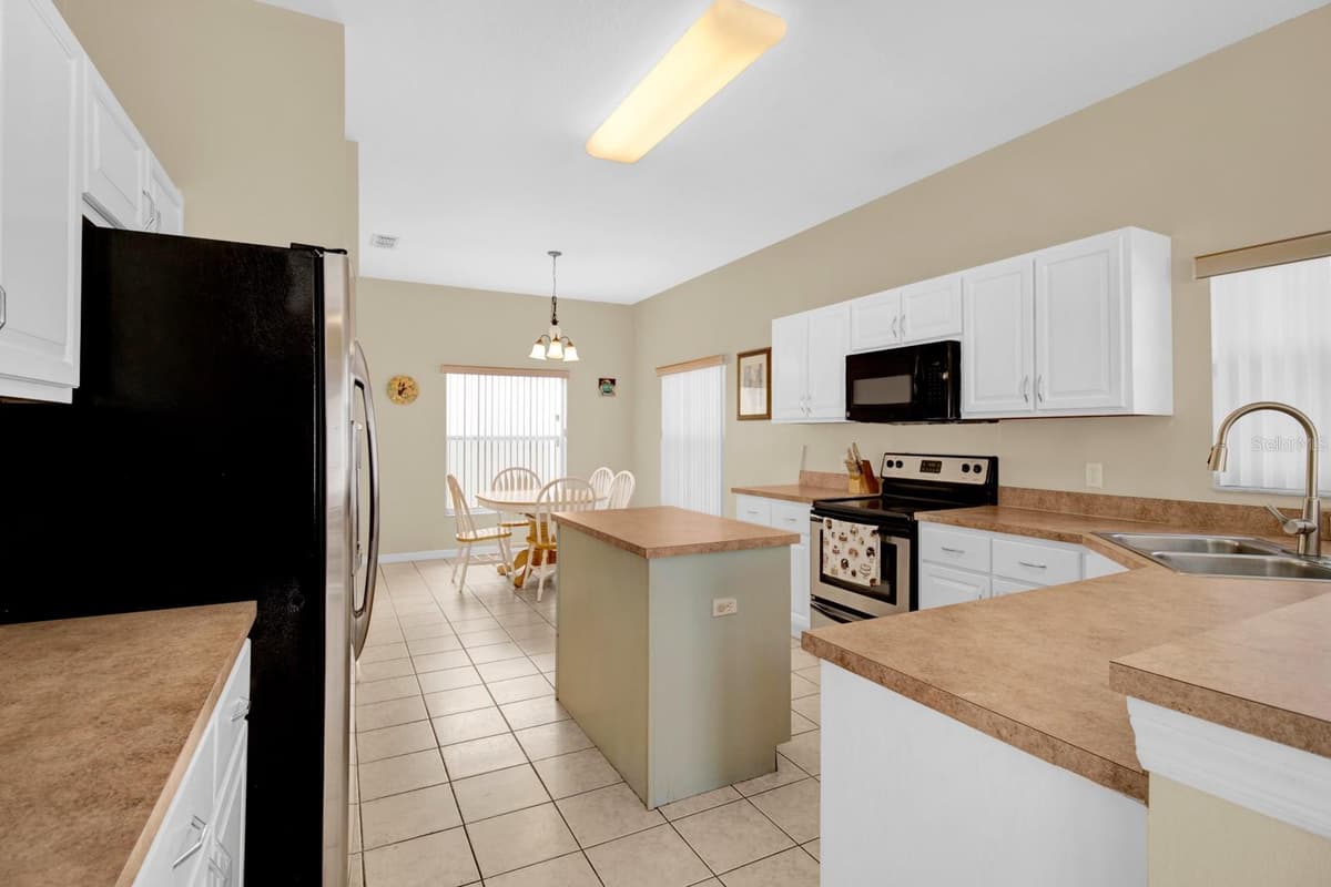 4603 CUMBRIAN LAKES DRIVE — photo 4 of 44