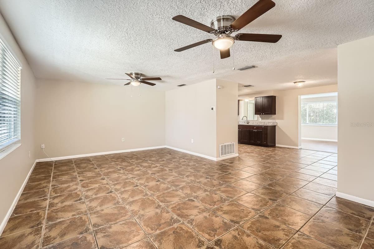 5023 THAMES DRIVE — photo 2 of 11