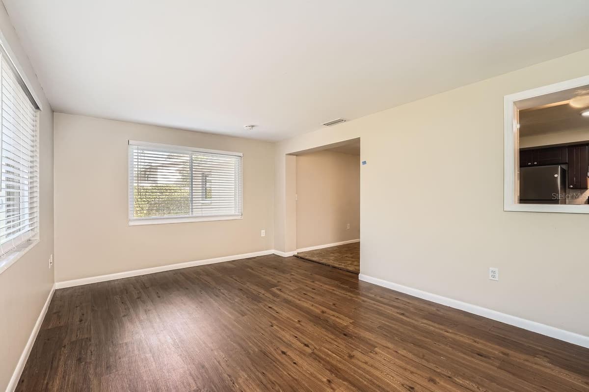 5023 THAMES DRIVE — photo 5 of 11