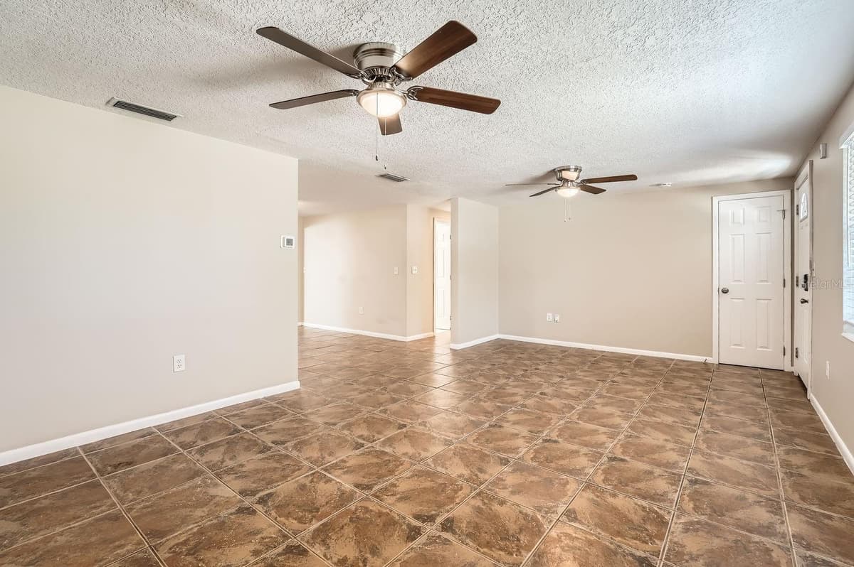 5023 THAMES DRIVE — photo 3 of 11