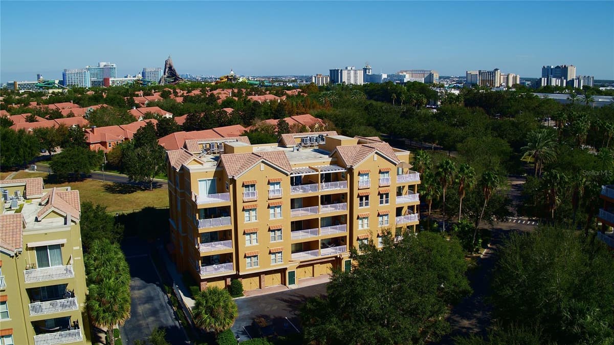 7500 TOSCANA BOULEVARD — photo 37 of 38