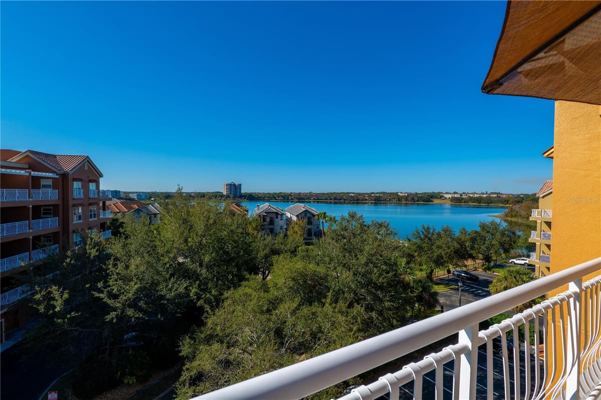 7500 TOSCANA BOULEVARD — photo 12 of 38