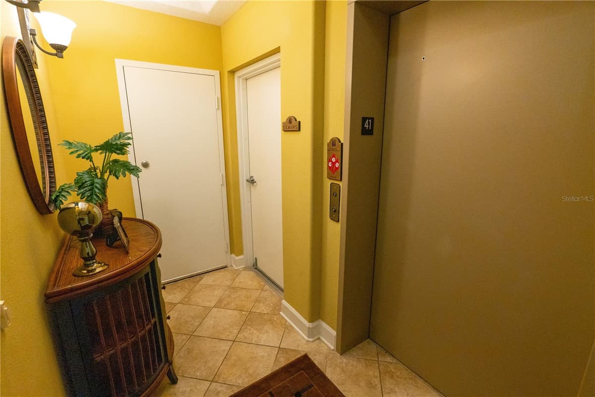 7500 TOSCANA BOULEVARD — photo 4 of 38