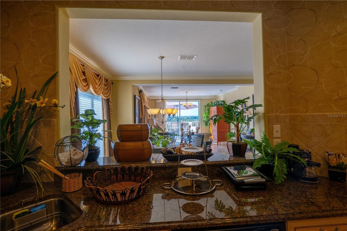 7500 TOSCANA BOULEVARD — photo 23 of 38