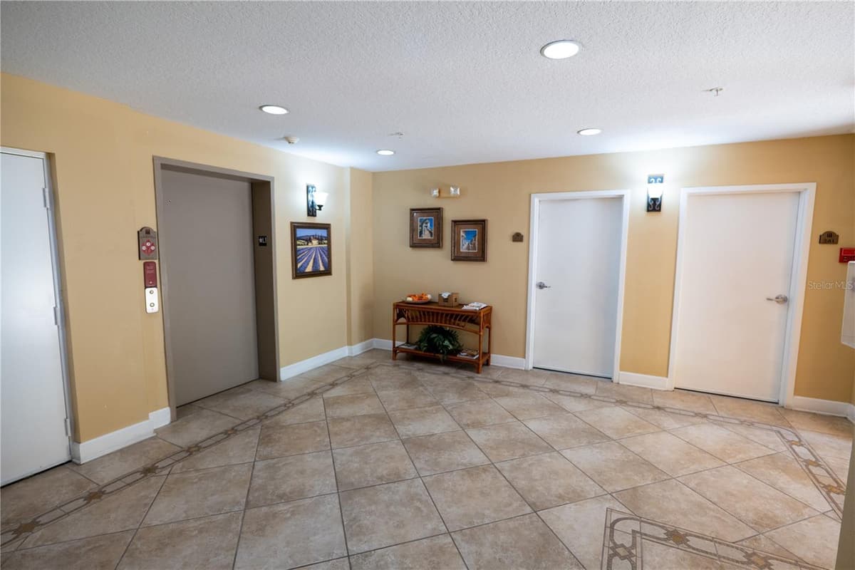 7500 TOSCANA BOULEVARD — photo 25 of 38