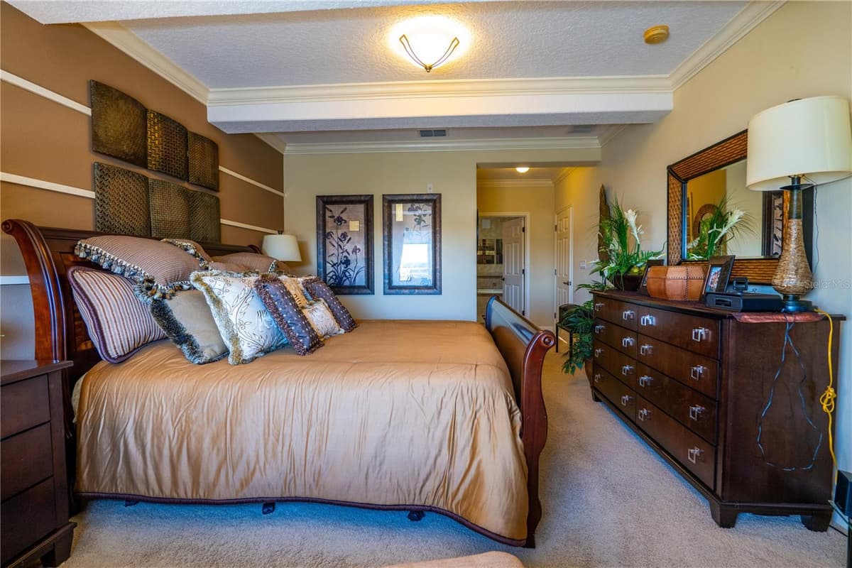 7500 TOSCANA BOULEVARD — photo 19 of 38