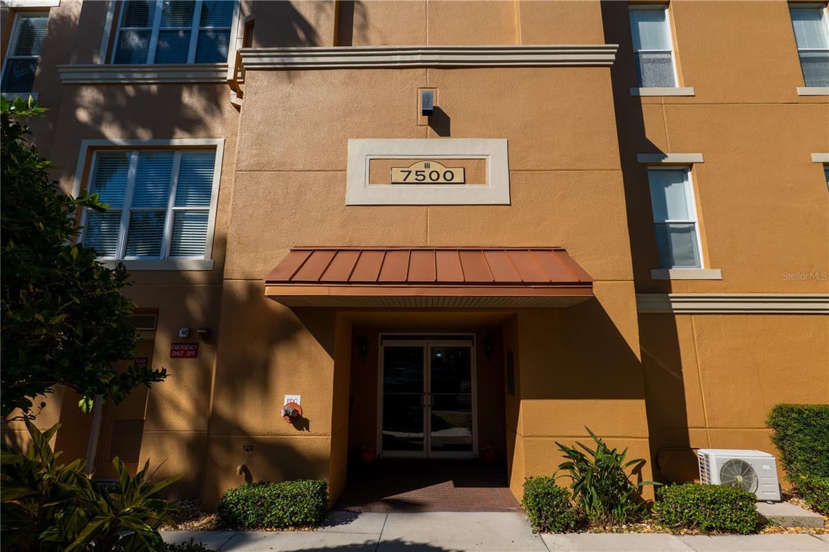 7500 TOSCANA BOULEVARD — photo 3 of 38