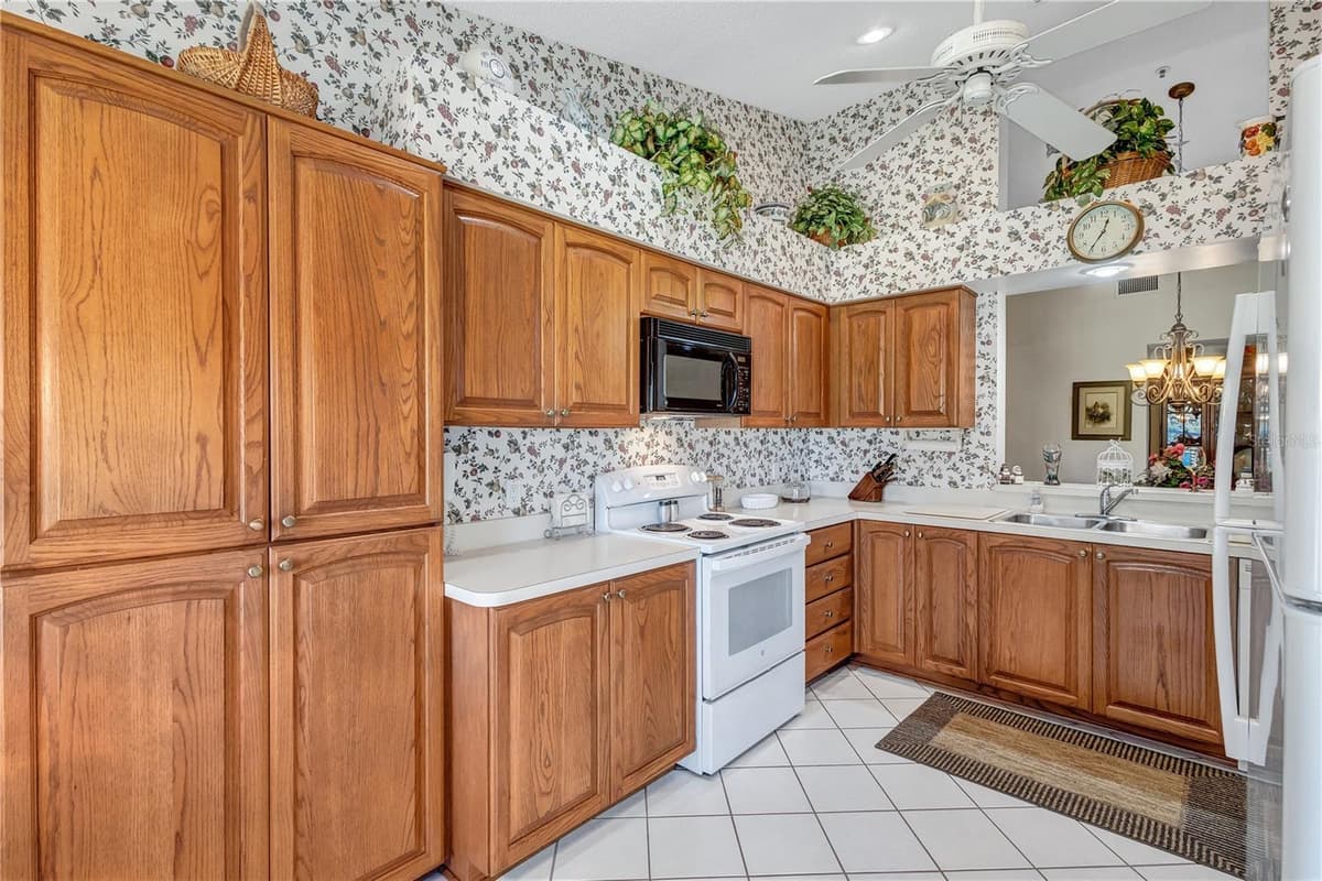 6713 STONE RIVER ROAD — photo 9 of 76