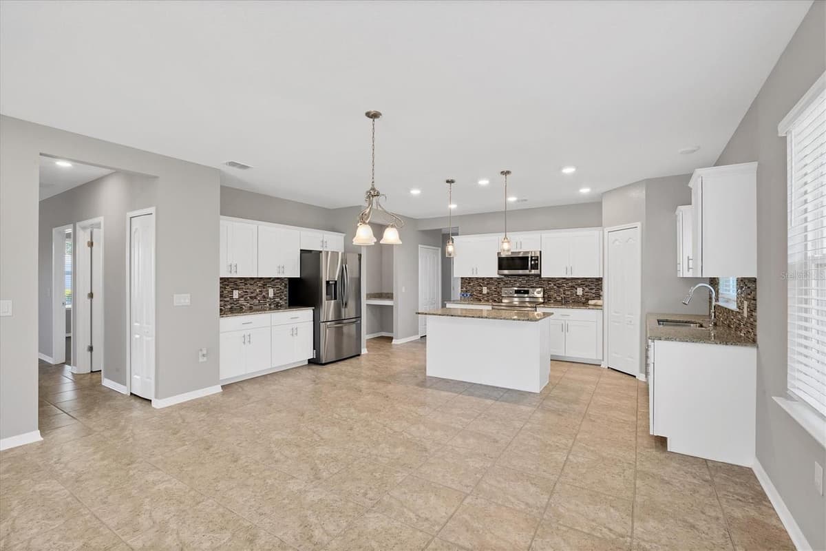 2179 W PRICE BLVD — photo 10 of 38