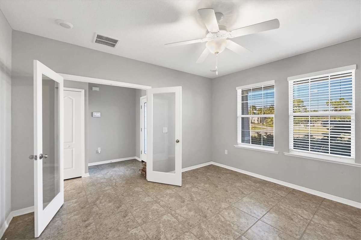 2179 W PRICE BLVD — photo 17 of 38
